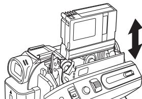 PANASONIC NV-GS320 - Insertion/retrait d'une cassette - 2
