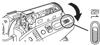 PANASONIC NV-GS80EG - Einlegen/Entnehmen einer Kassette - 1