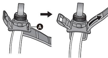 PANASONIC HX-A1ME - Rentrer la bretelle du sac à dos ou d'un élément similaire entre le support polyvalent et la bande, et passer la bande à travers la partie A pour maintenir le support polyvalent en position. - 1