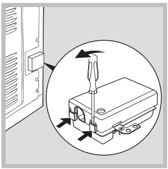 HOTPOINT-ARISTON FHS 89 P M IX/HA S - Montage du cable d'alimentation - 1