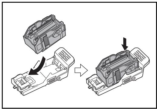 KYOCERA FS-C8650DN - Remplissage du portecartouche d'agrafes a - 6