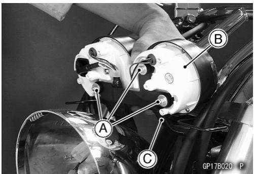 KAWASAKI VN1500 MEAN STREAK - Einbau der Instrumenteneinheit - 4