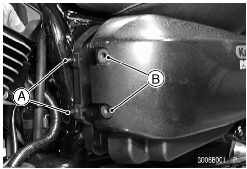 KAWASAKI VN1500 MEAN STREAK - Einbau des linken Seitendeckels - 1