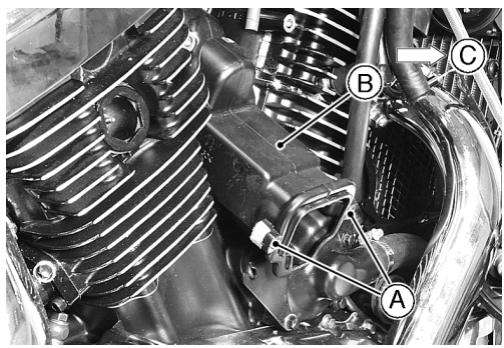 KAWASAKI VULCAN 1500 MEAN STREAK - Ausbau des unteren Luftfilterkanals - 2