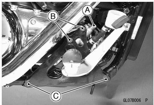 KAWASAKI VULCAN 1500 MEAN STREAK - Ausbau des Hinterrad-Hauptbremszylinders - 1