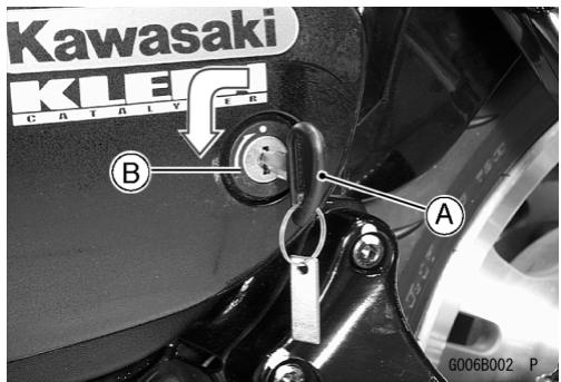 KAWASAKI VULCAN 1500 MEAN STREAK - Einbau des linken Seitendeckels - 2