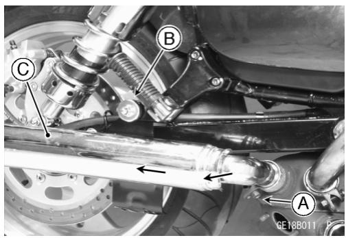 KAWASAKI VULCAN 1500 MEAN STREAK - Aus- und Einbau der Auspufftopfe und Auspuffrohre - 2