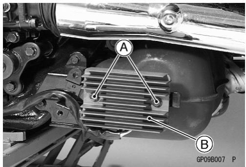 KAWASAKI VULCAN 1500 MEAN STREAK - Ausbau des Reglers/Gleichrichters - 3