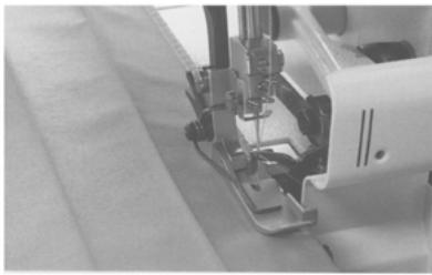 PFAFF SURJETEUSE 1230 OL - 2) Angle interieur - 1