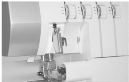 PFAFF SURJETEUSE 1230 OL - 2)Réalisation d'une couture d'assemblage décoratif - 3