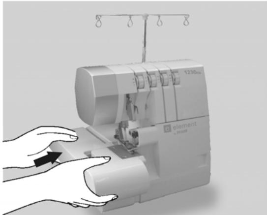 PFAFF SURJETEUSE 1230 OL - Comment remetre le plateau devant - 4