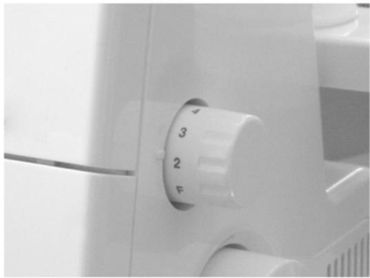 PFAFF SURJETEUSE 1230 OL - Réglage de la largeur à l'aide du bouton de réglage - 1