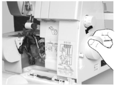 PFAFF SURJETEUSE 1230 OL - 2) Enfilage du boucleur inférieur - 4