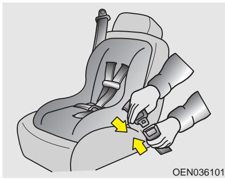 KIA RIO 2011 - A VERTISSEMENT - Installation de siège pour enfant - 2
