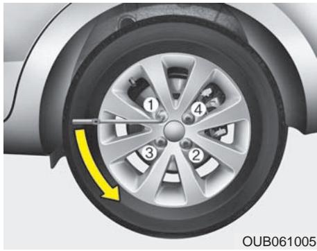 KIA RIO 2011 - Changer un pneu - 2