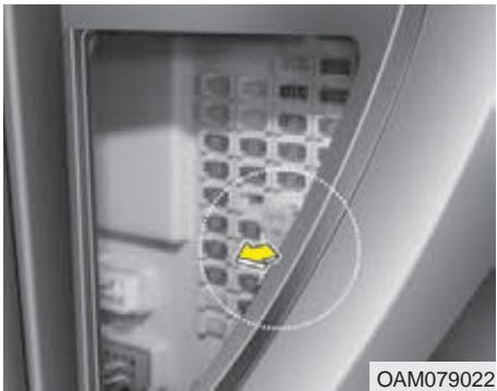 KIA SOUL 2011 - Remplacer un fusible sur le panneau interieur - 2