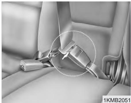 KIA SPORTAGE 2006 - Pour déboucler la ceinture centrale arrête - 2