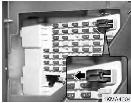 KIA SPORTAGE 2006 - Panneau du côté conducteur - 1