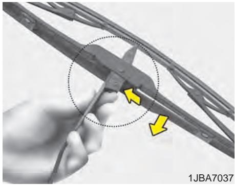 KIA SPORTAGE 2011 - MISE EN GARDE - 2