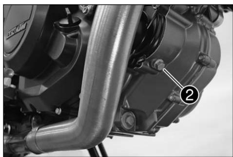 KTM 690 LC4 SUPERMOTO - Vérification du niveau de liquide de refroidissement dans le vase d'expansion - 3