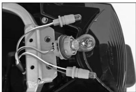 KTM 950 SUPERMOTO - Remplacement d'une ampoule de clignotant - 3