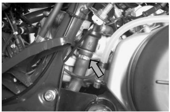 PIAGGIO MP3 500 - Exécuter CETTE opération lorsque le moteur est FROID. - 4