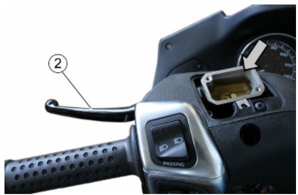 PIAGGIO MP3 500 - Pour éviter que l'air contenu dans le système soit pompé d'un TUYAU à l'autre, réaliser la PURGE en respectant la procédure suivante : - 1