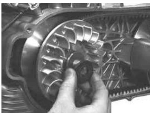 PIAGGIO MP3 500 - Montage demi-poulie motrice fixe - 3