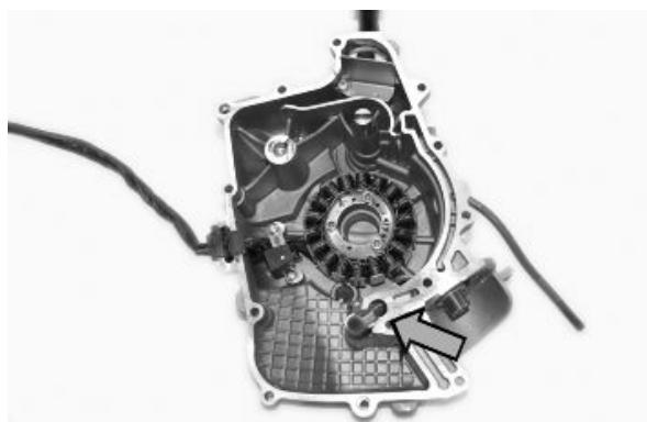 PIAGGIO MP3 500 - Dépose des composants du couvercle volant - 2
