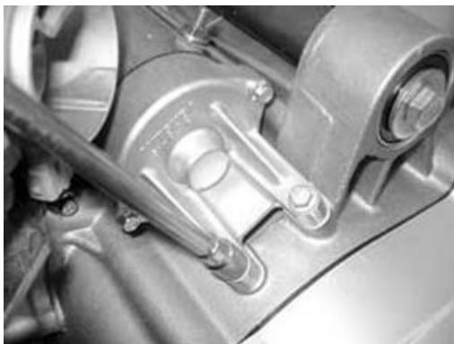 PIAGGIO MP3 500 - Dépose moteur du démarreur - 1