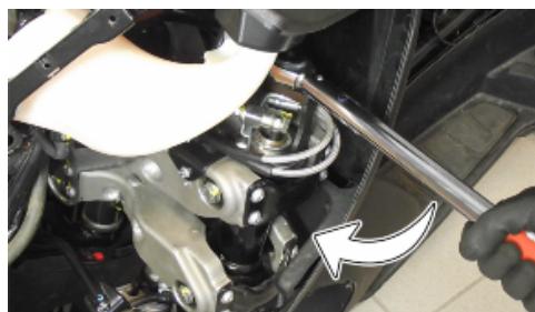 PIAGGIO MP3 500 - Procédure de réglage des BAGUES de serrage des TIGES laterales - 10