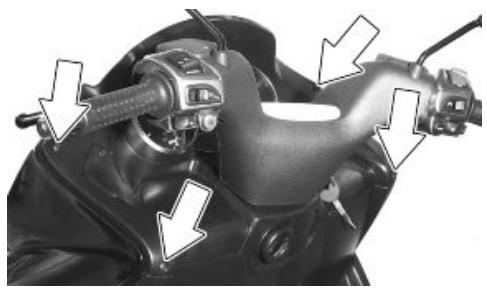 PIAGGIO MP3 500 - Procédure de réglage des BAGUES de serrage des TIGES laterales - 6