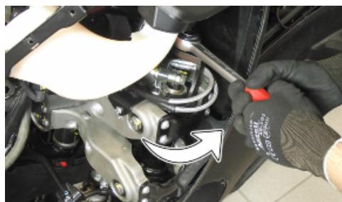 PIAGGIO MP3 500 - Procédure de réglage des BAGUES de serrage des TIGES laterales - 8