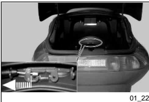 PIAGGIO X8 - Opening the saddle to access the helmet compartment in an emergency (01_21, 01_22) - 2