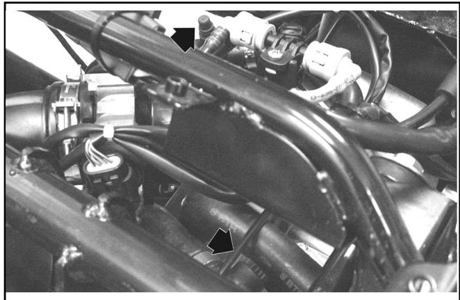 PIAGGIO X9 500 - Adding coolant and bleeding air from the system - 2