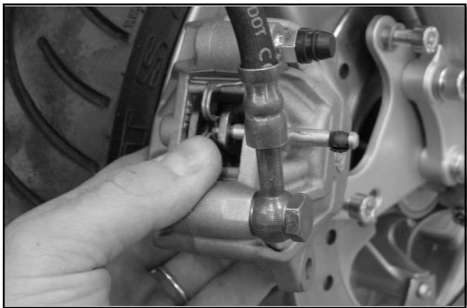 PIAGGIO X9 500 - Screws fixing caliper to support: 20 - 25 N·m - 1