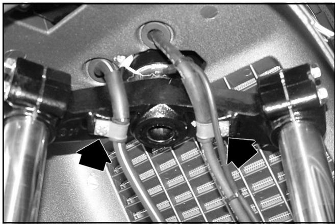 PIAGGIO X9 500 - Removing the front fork - 1