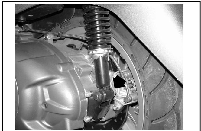 PIAGGIO X9 500 - Disassembly of I.h. shock absorber lower pin - 1