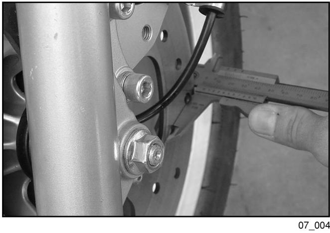 PIAGGIO X9 500 - Checking disc thickness - 1