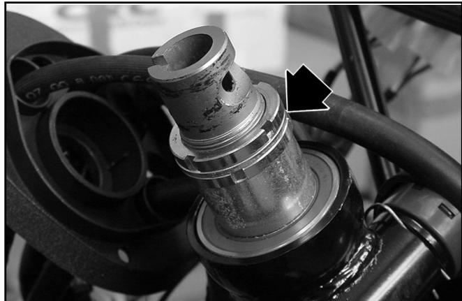 PIAGGIO X9 500 - Removing the front fork - 2