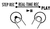 ZOOM RT123 - Tout en maintainant le bouton [REC] enforcé, appuyez sur le bouton [PLAY]. - 1