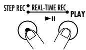 ZOOM RT123 - Halten Sie den [REC]-Taster gedrückt und drücken Sie den [PLAY]-Taster. - 1