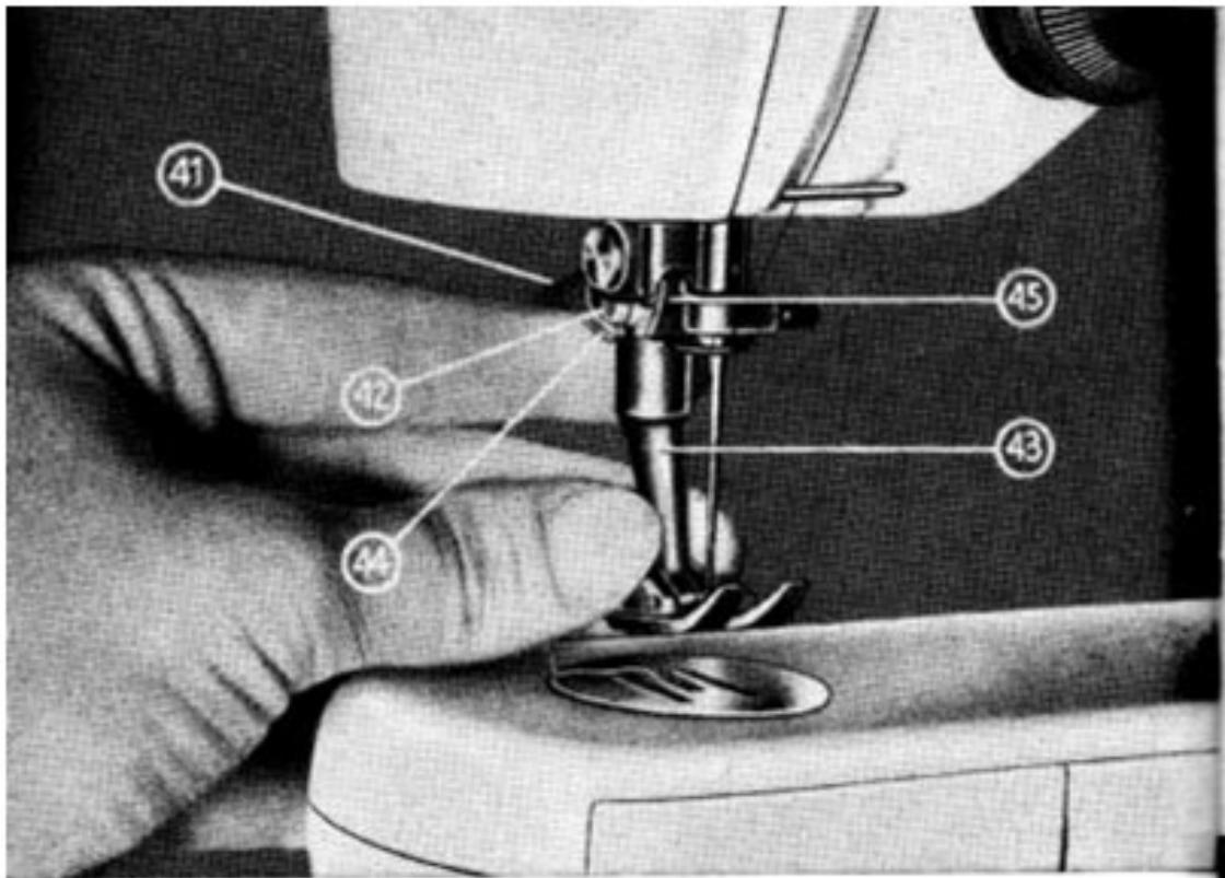 BERNINA RECORD 530, 530 - a) Enlèvement du pied-de-biche Fig. 15 - 1