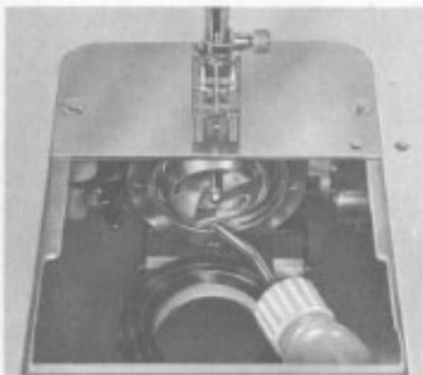 BERNINA 707 - To take off the open arm cover - 9
