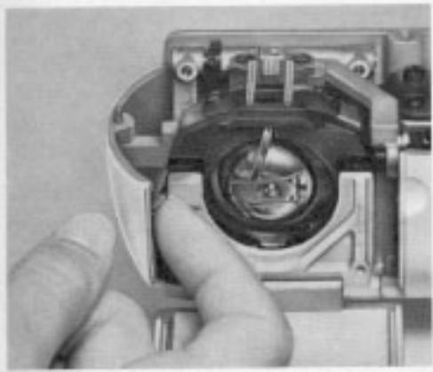 BERNINA 707 - To take off the open arm cover - 2