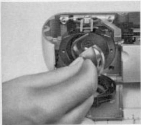 BERNINA 707 - To take off the open arm cover - 4
