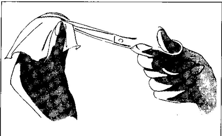 BERNINA 707 - How to hold the scissors - 1