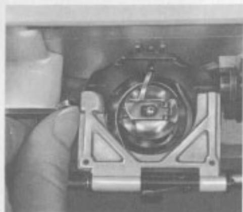 BERNINA 707 - To take off the open arm cover - 7