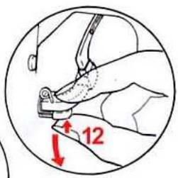 BERNINA 1300DC - Enfiler l'aiguille (gauche) l pour le point enveloppant (violet) (tension jaune) - 18