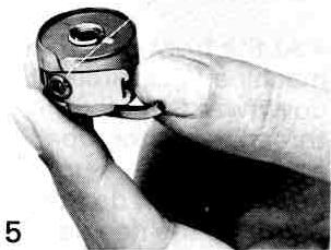 BERNINA 801 SPORT - Inserting bobbin case into hook - 3